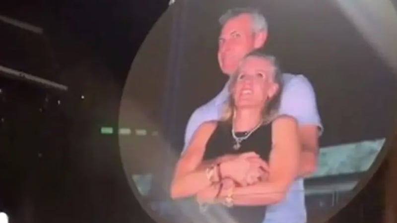 কোল্ডপ্লের কনসার্টে ভাইরাল ভিডিওর জেরে অ্যাস্ট্রোনোমারের সিইও অ্যান্ডি বাইরনের পদত্যাগ